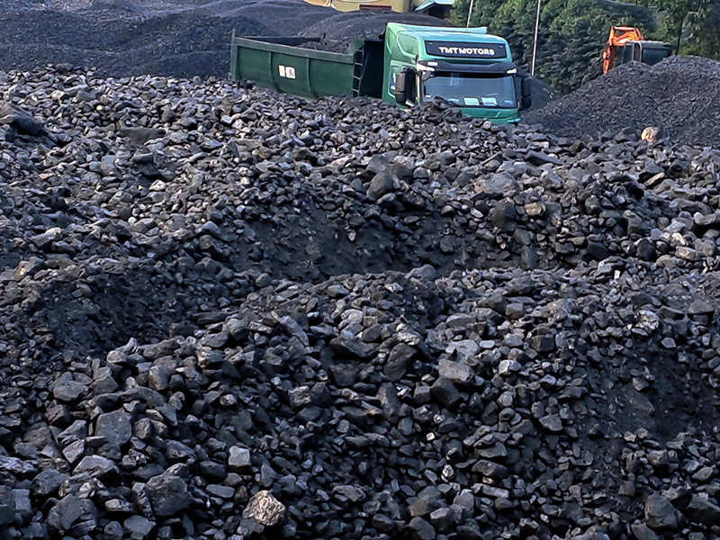 Hình ảnh mua than cục 3 đốt lò hơi, tại mỏ than Đèo Nai